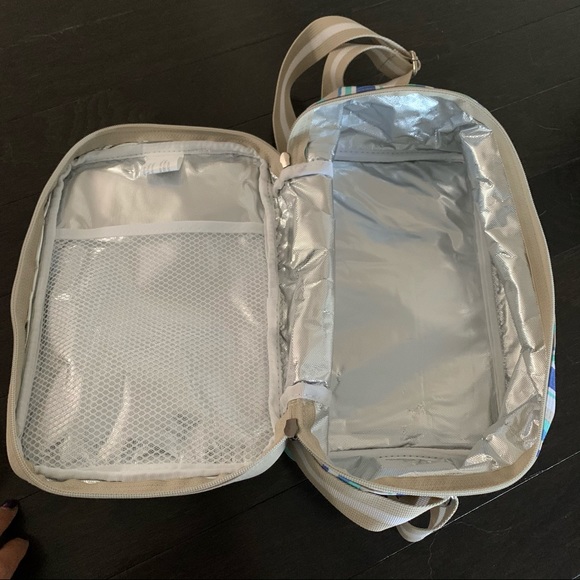 Lock and lock insulated cooler and sandwich box - Picture 2 of 6